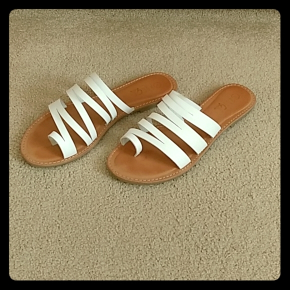 Sandals - Picture 1 of 4